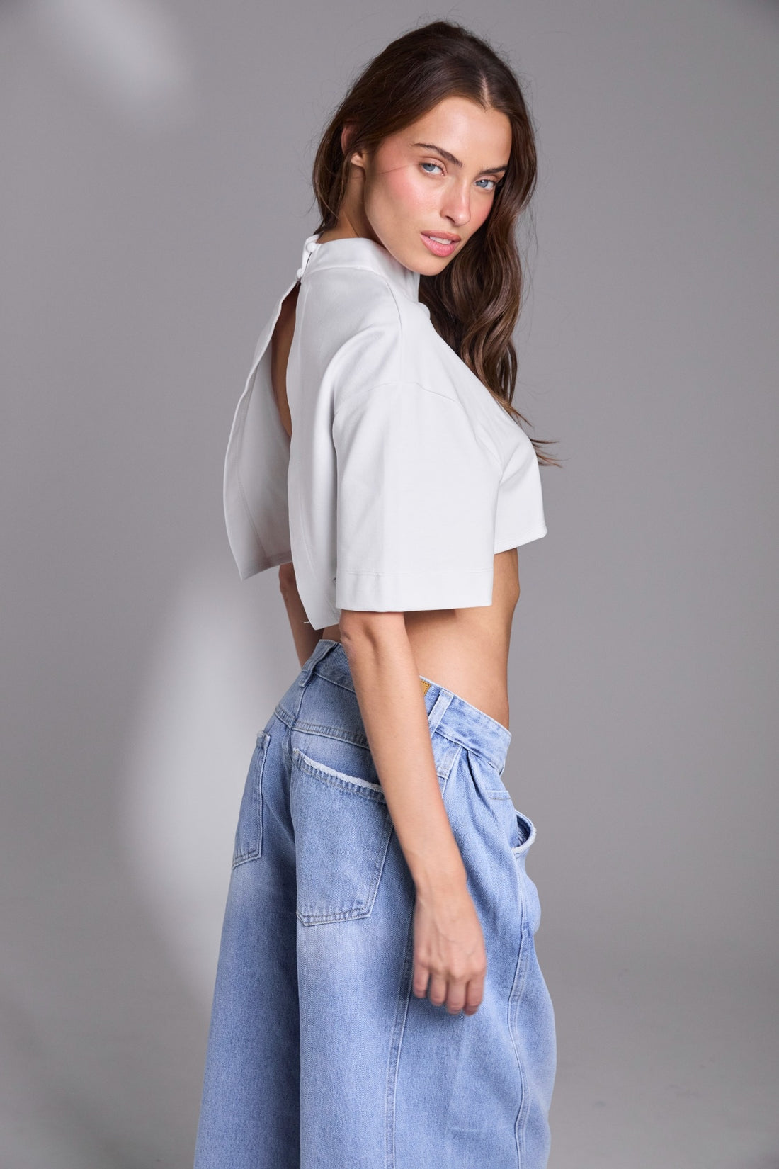 חולצה Cropped Open Back - לבן