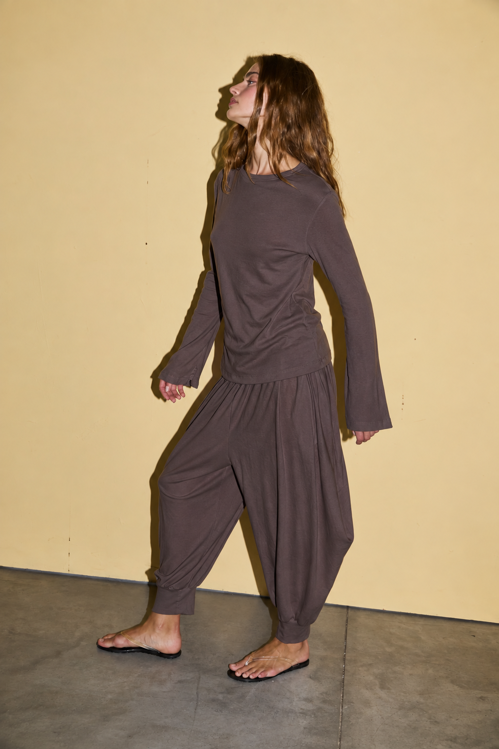 SOREN LONG OPEN BACK TOP - חום