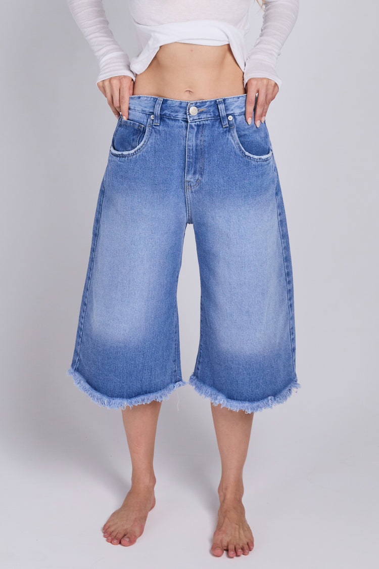 D08 - Raw Bermuda Cut Jeans