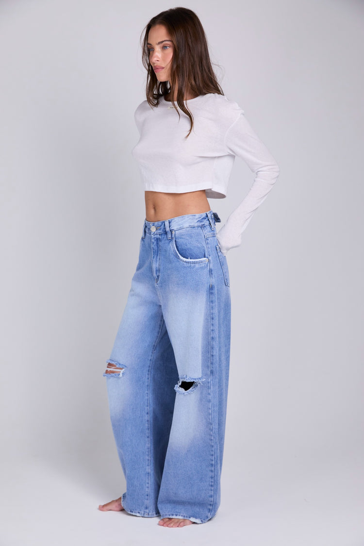 D13 - Knee Cut Jeans