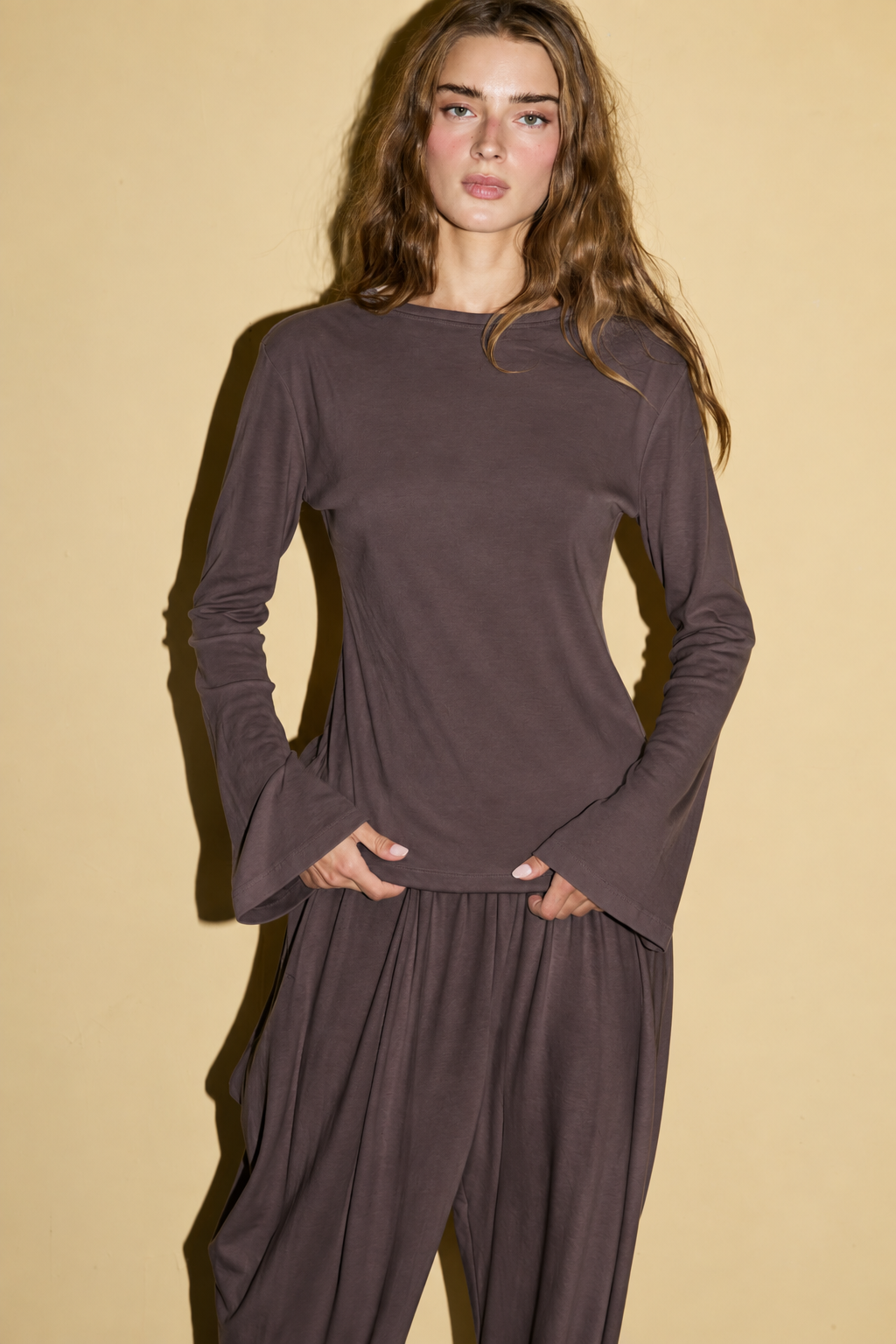 SOREN LONG OPEN BACK TOP - חום