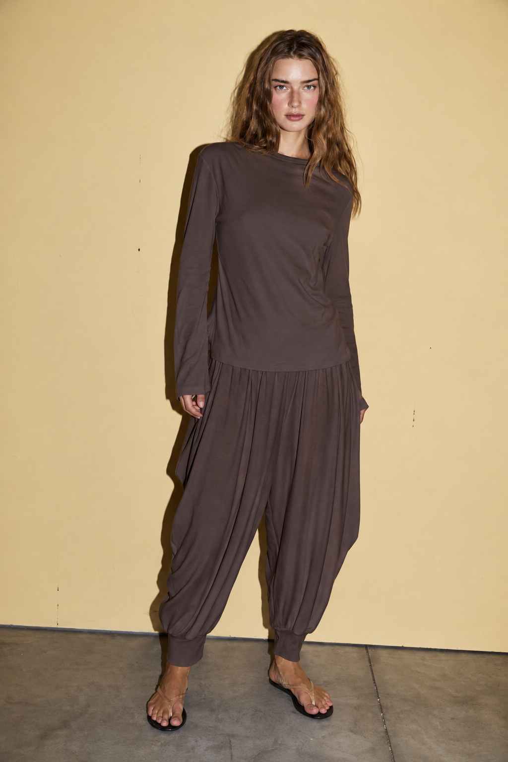 SOREN LONG OPEN BACK TOP - חום