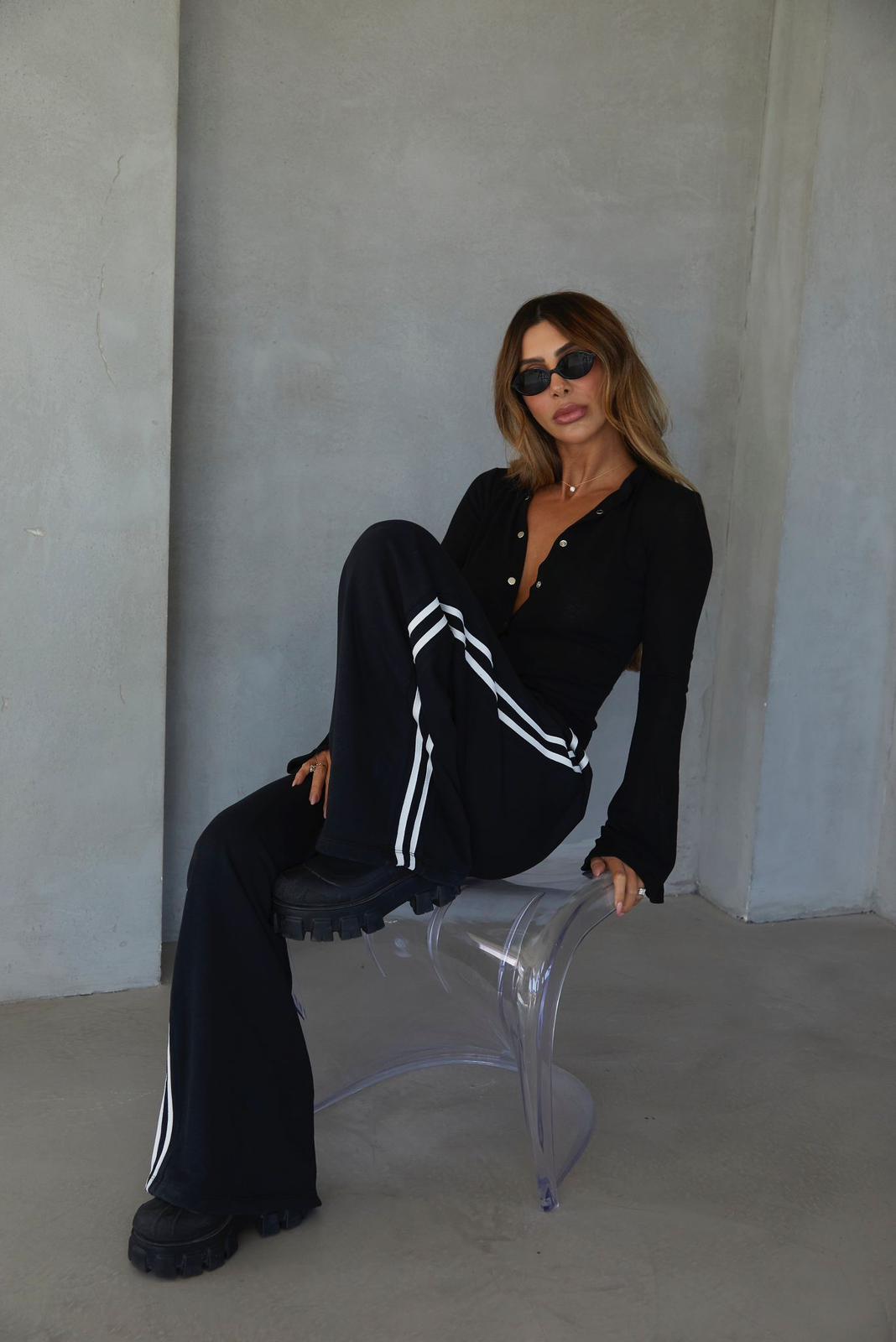 חולצת שרי - שחור