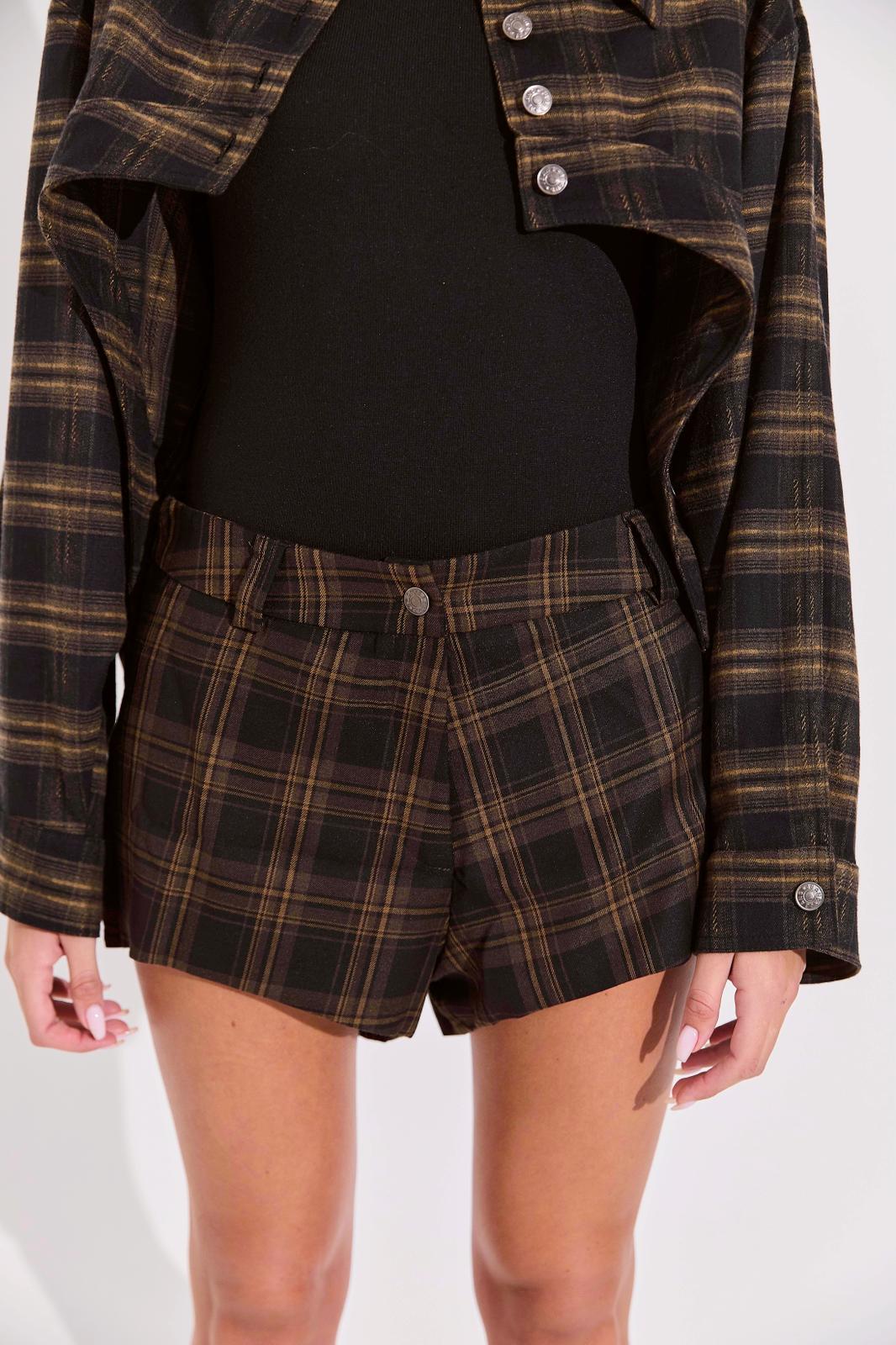 שורט INES - משובץ חום