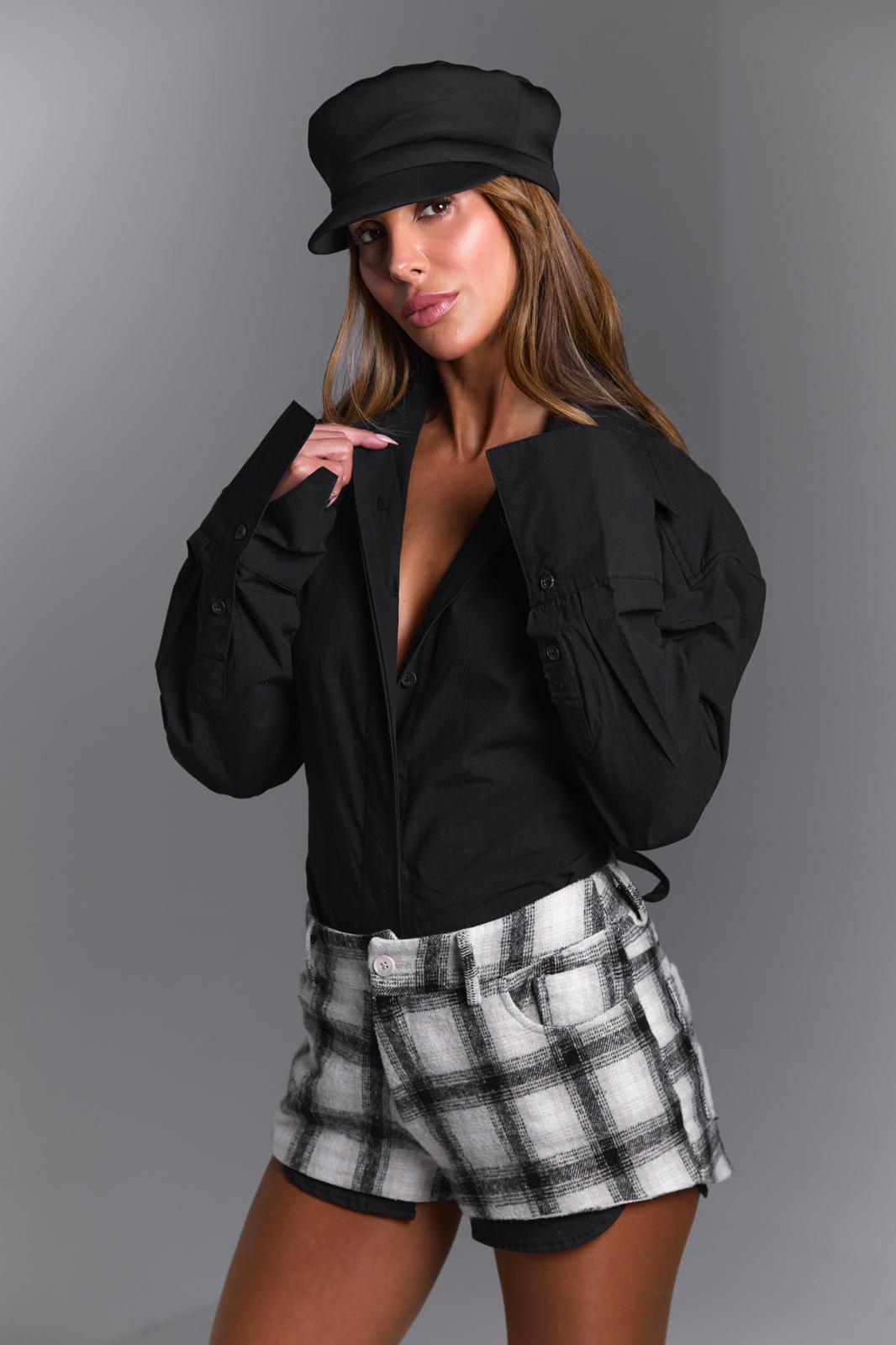 שורט MARCELO – משובץ לבן