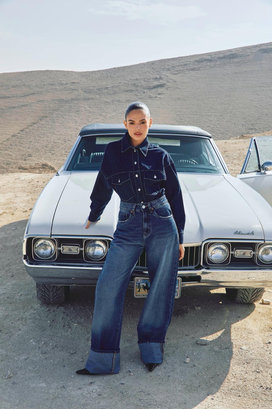 ג'ינס TRF בגזרת BAGGY FOLDED עם מותן גבוהה