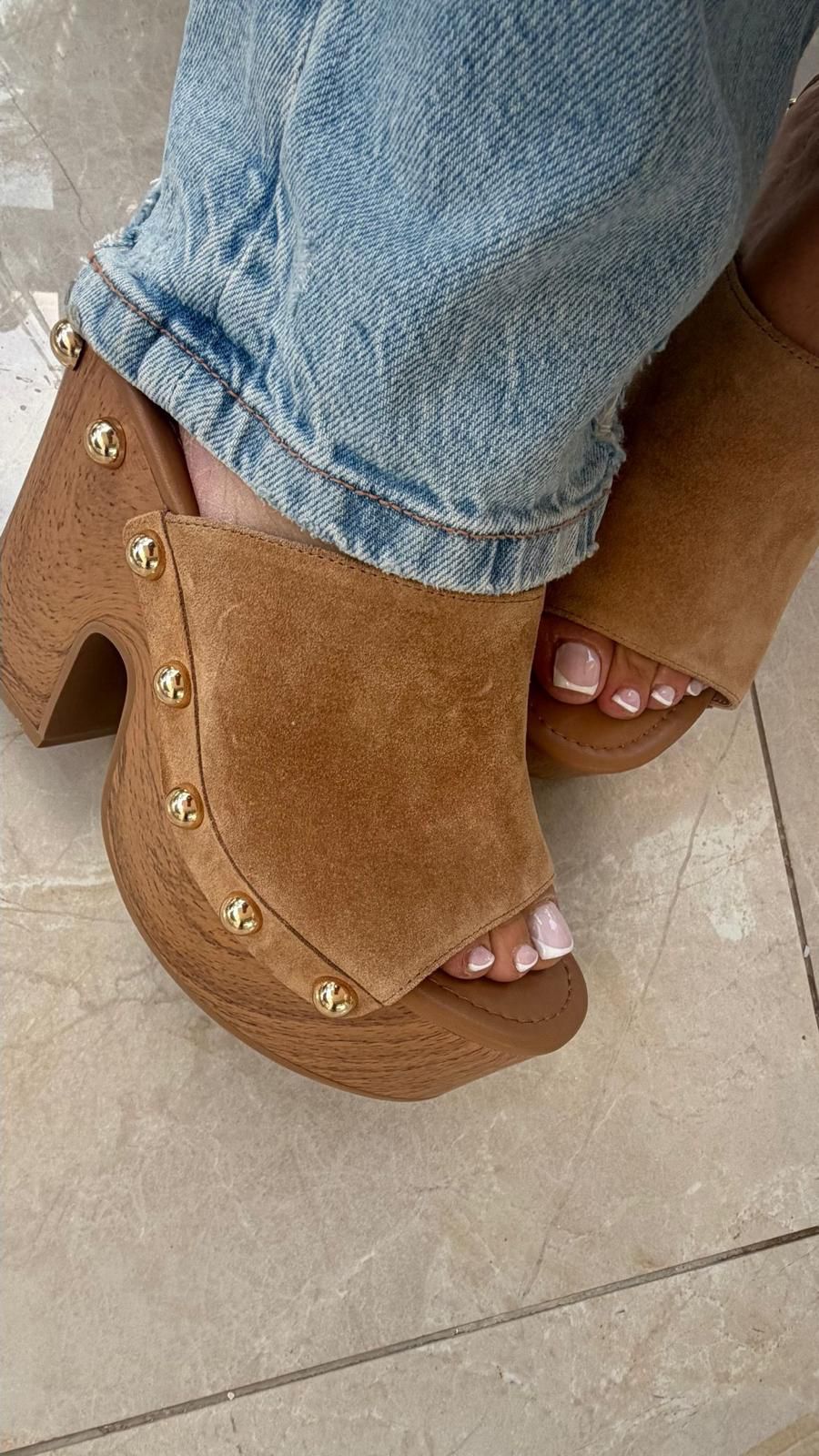 כפכף עקב  זמש עם ניטים - קאמל