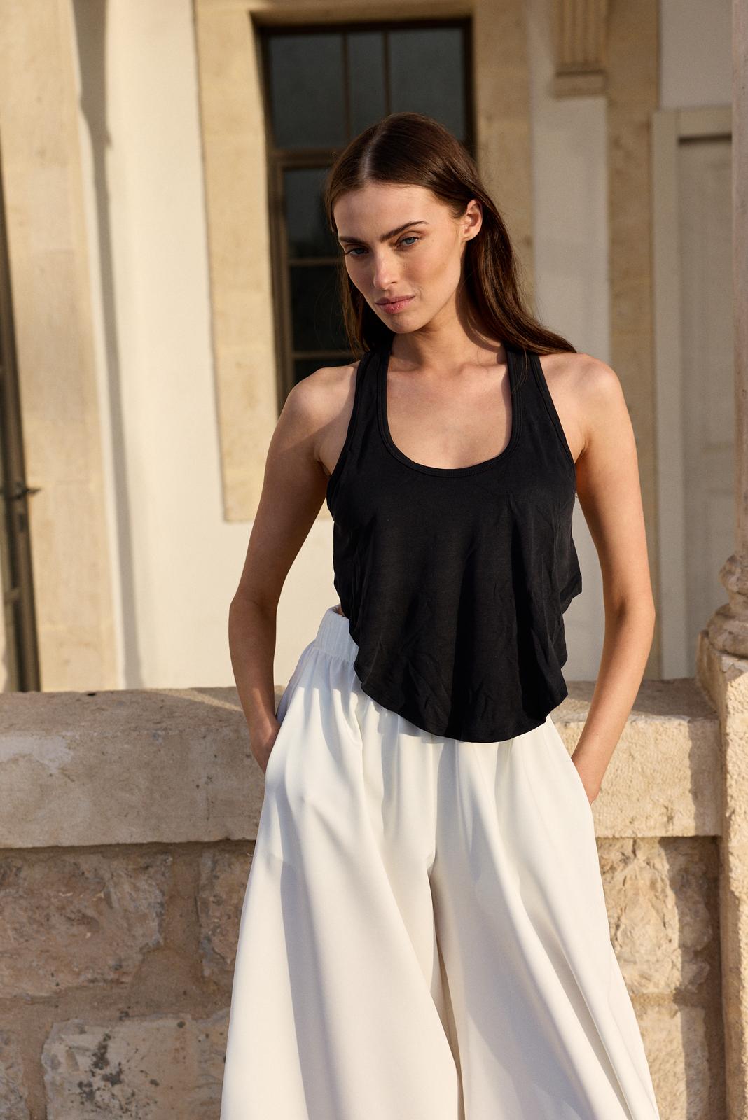 טופ RILY – שחור